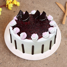 Berryful Cake: Available in Half Kg, One Kg, One and Half Kg, Two Kg & Three Kg Berryful Cake