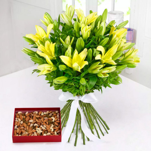 Dry Fruits With Glads: A Gift Combo of 8 Yellow Lilies and 0.5 Kg Dry Fruit