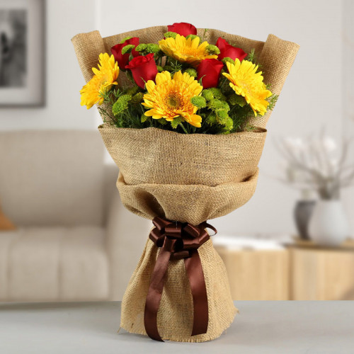 Stretch The Hoot - Red rose bouquet