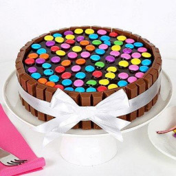 Half Kg KitKat Gems Cake