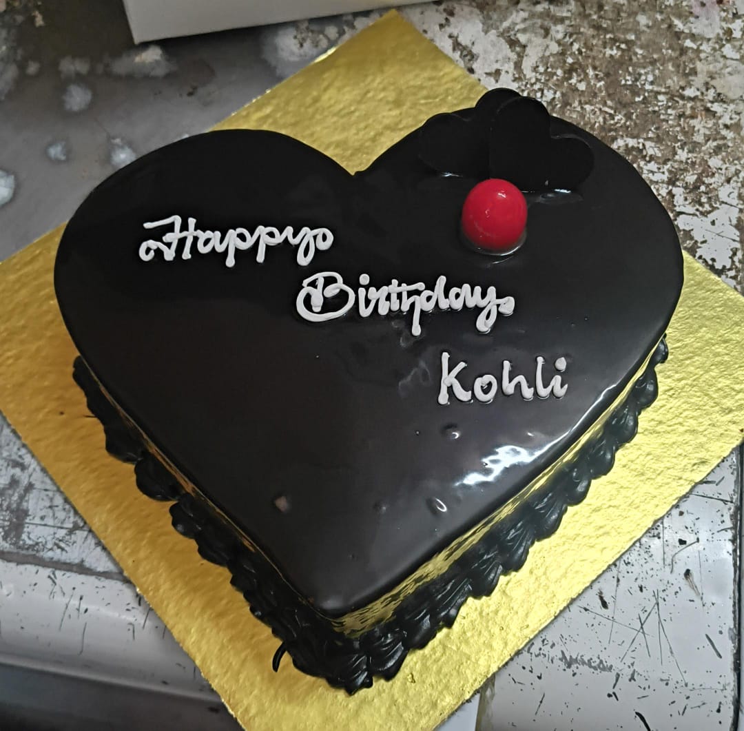 Absolutely Stunning Heart-Shaped Cake